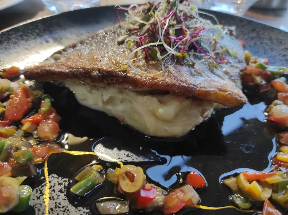 Daurade Sur Lit de Purée Maison Petits Légumes de Saison